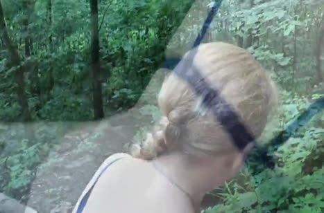 Чувак натягивает русскую блондинку перед камерой на улице